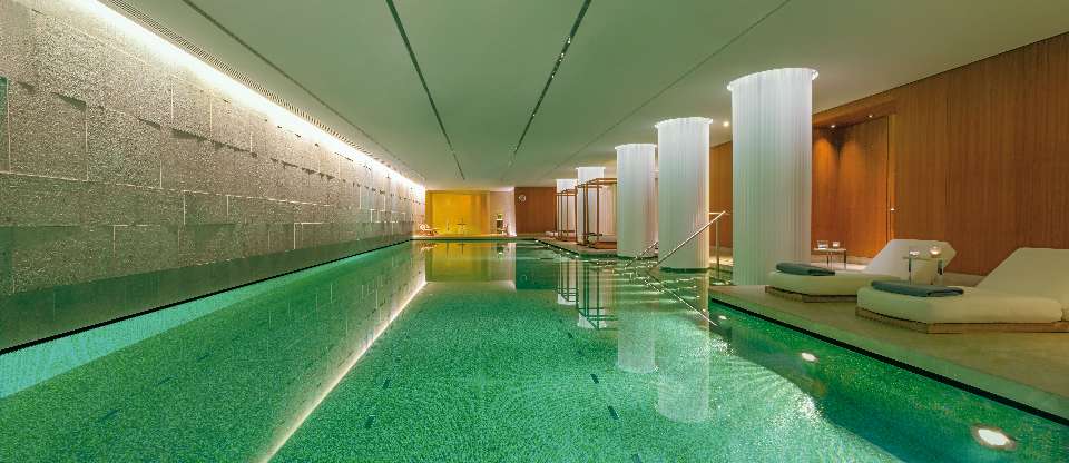 Luxury Spa hotel in London with pools 