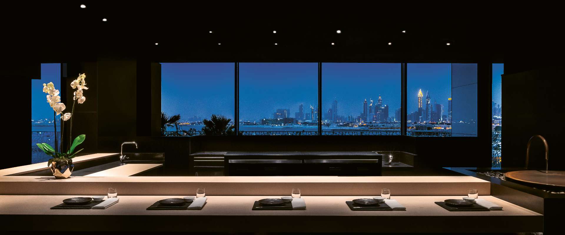 bvlgari-resort-dubai-hoseki-restaurant-counter-by-night