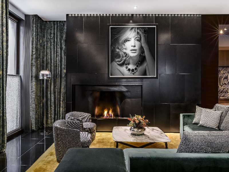 Bvlgari Hotel London The Bvlgari Lounge Fireplace