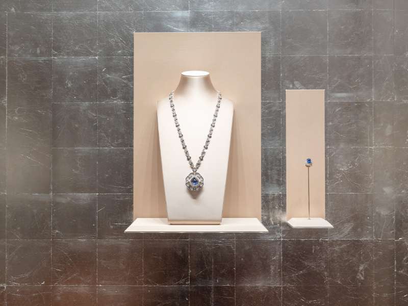 Cabochon Exhibition at Bulgari Boutique