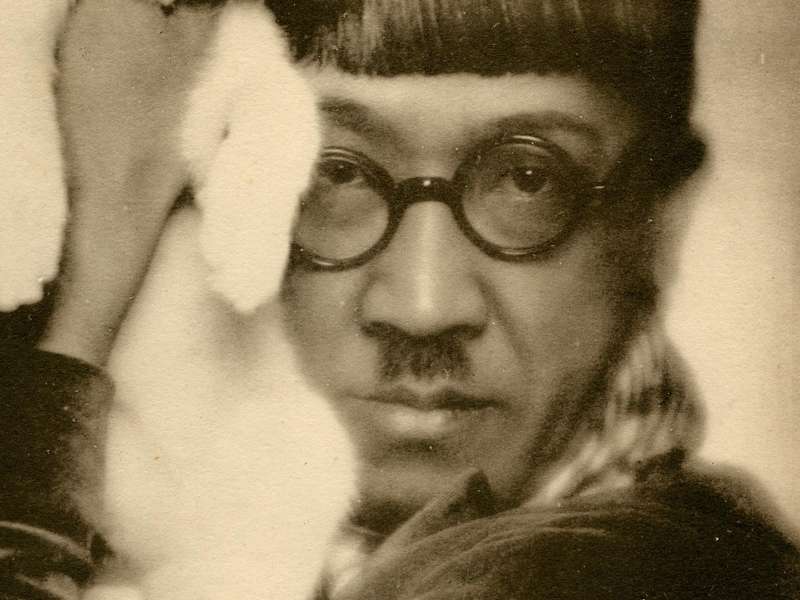 Dora Kallmus (Madame d&rsquo;Ora), Foujita Putting a Cat on His Sholder, 1927, Tokyo University of the Arts | Courtesy Tokyo Station Gallery