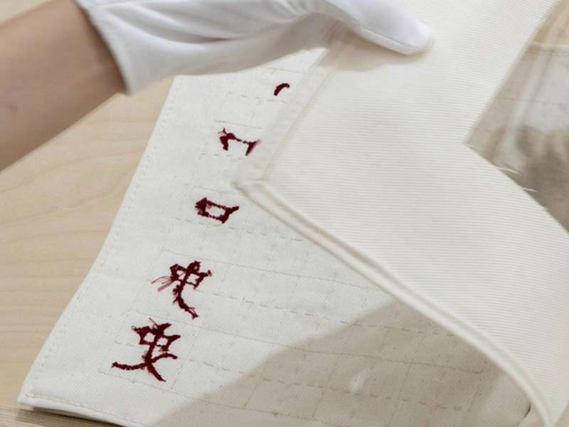 Lan Florence Yee, I get my jaywalking from my grandmother, 2025, Ricamo a mano su cotone, cianotipia, organza stampata, ritagli di studio trovati, 25 &times; 25 &times; 5cm | Courtesy Hive Center for Contemporary Art