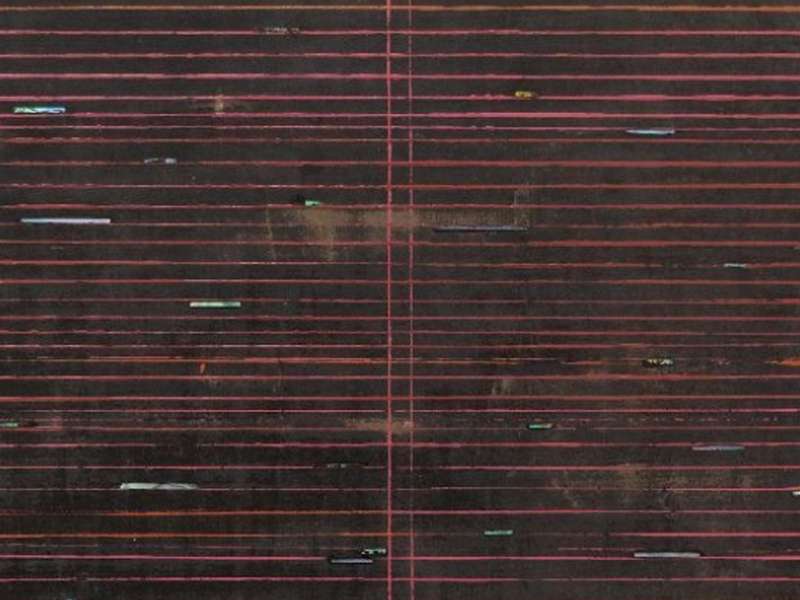 Guo Tiantian, Visible Sound, 2021, Tavola in legno, lacca, tessuto di rami&eacute; intrecciato, polvere di tegola grigia, intarsio in madreperla, 48 &times; 35 cm | Courtesy Guo Tiantian e Galerie Urs Meile