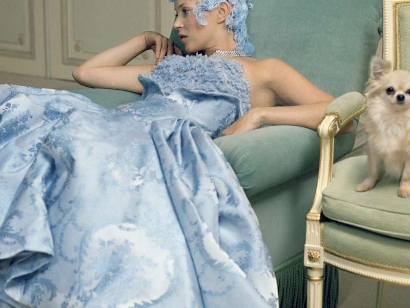 Kate Moss, Fashion: Sarah Burton for Alexander McQueen, Van Cleef & Arpels, and Julian d'Ys, Ritz, Parisgi 2012, Fotografie di Kate Moss al Ritz di Parigi per il numero di aprile 2012 di Vogue US | &copy; Tim Walker | Courtesy &copy; V&A Museum