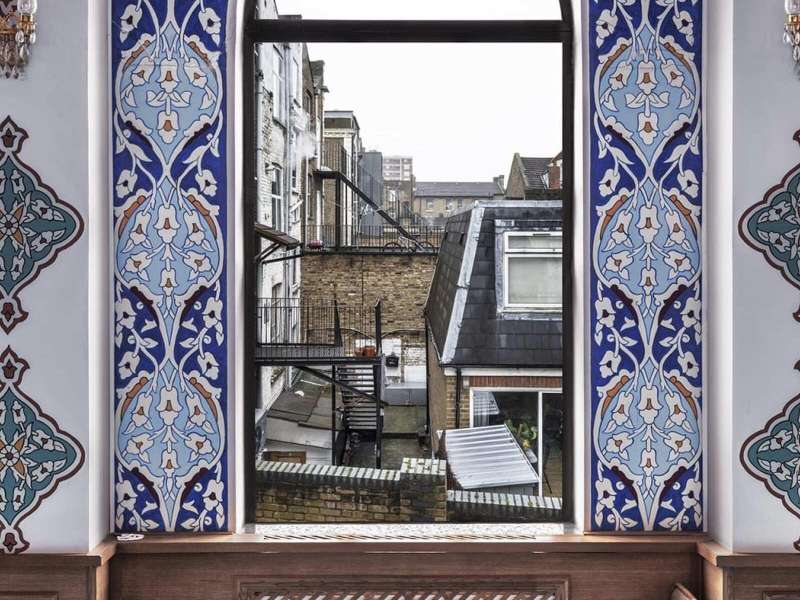 Marwan Bassiouni, New British Views #06, England, 2021, Pigment print on fine art paper mounted on Dibond, 166 &times; 125 cm | Courtesy &copy; Lawrie Shabibi, Dubai