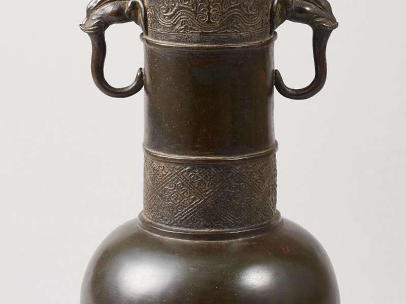 Contenitore per fiori con manici a forma di elefante, noto come "Kinenari", Cina, Dinastia Yuan, XIV secolo | Courtesy Sen-oku Hakukokan Museum di Tokyo