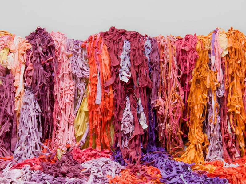 Sheila Hicks, Wow Bush/Turmoil in Full Bloom, 1977, Cotton, dimensioni variabili/dimension variable, Philadelphia Museum of Art,&nbsp; Gift of Anonymous Donor