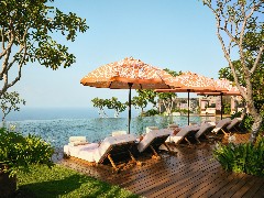 Serpenti Pool