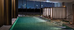 the-bvlgari-resort-dubai-the-bvlgari-spa-the-pool-by-night