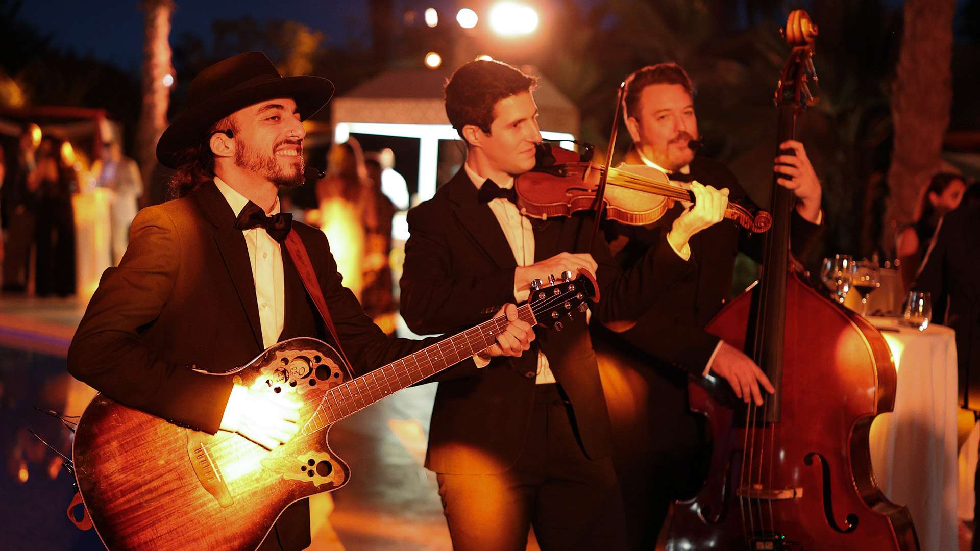 リアル　人形　ミュージック　JAZZ演奏者　BAR　飲食店などに　特大 Live music at the Yacht Clvb Restaurant | ブルガリリゾート
