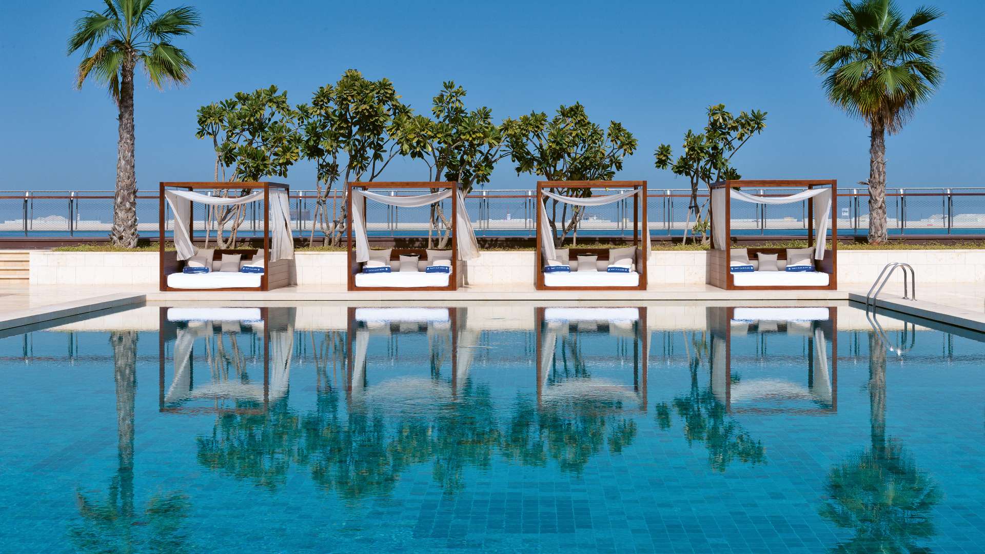 Bulgari Resort Dubai Whats On Sabato In Piscina Experience