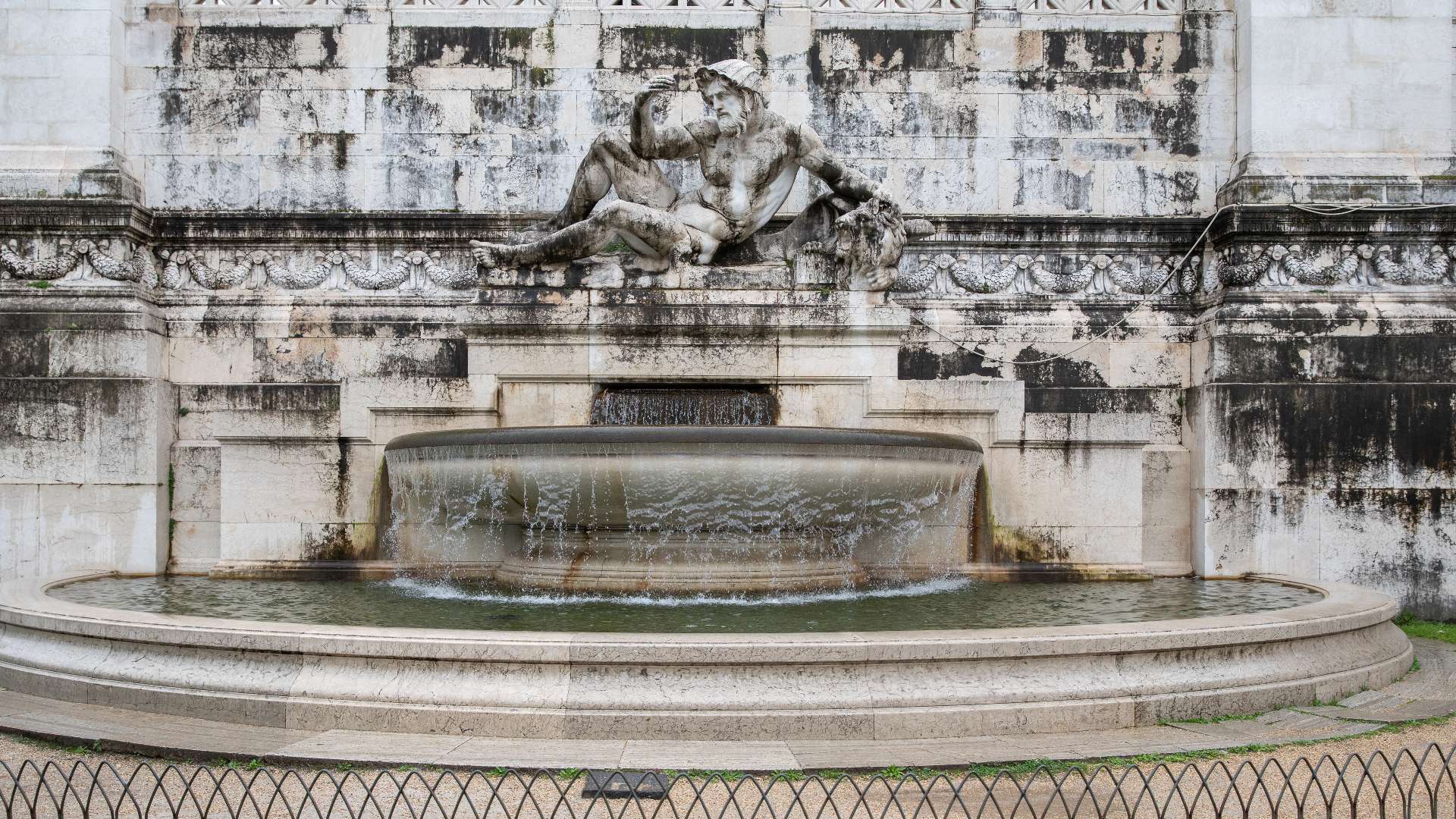 Sculptures of Vittoriano in Rome