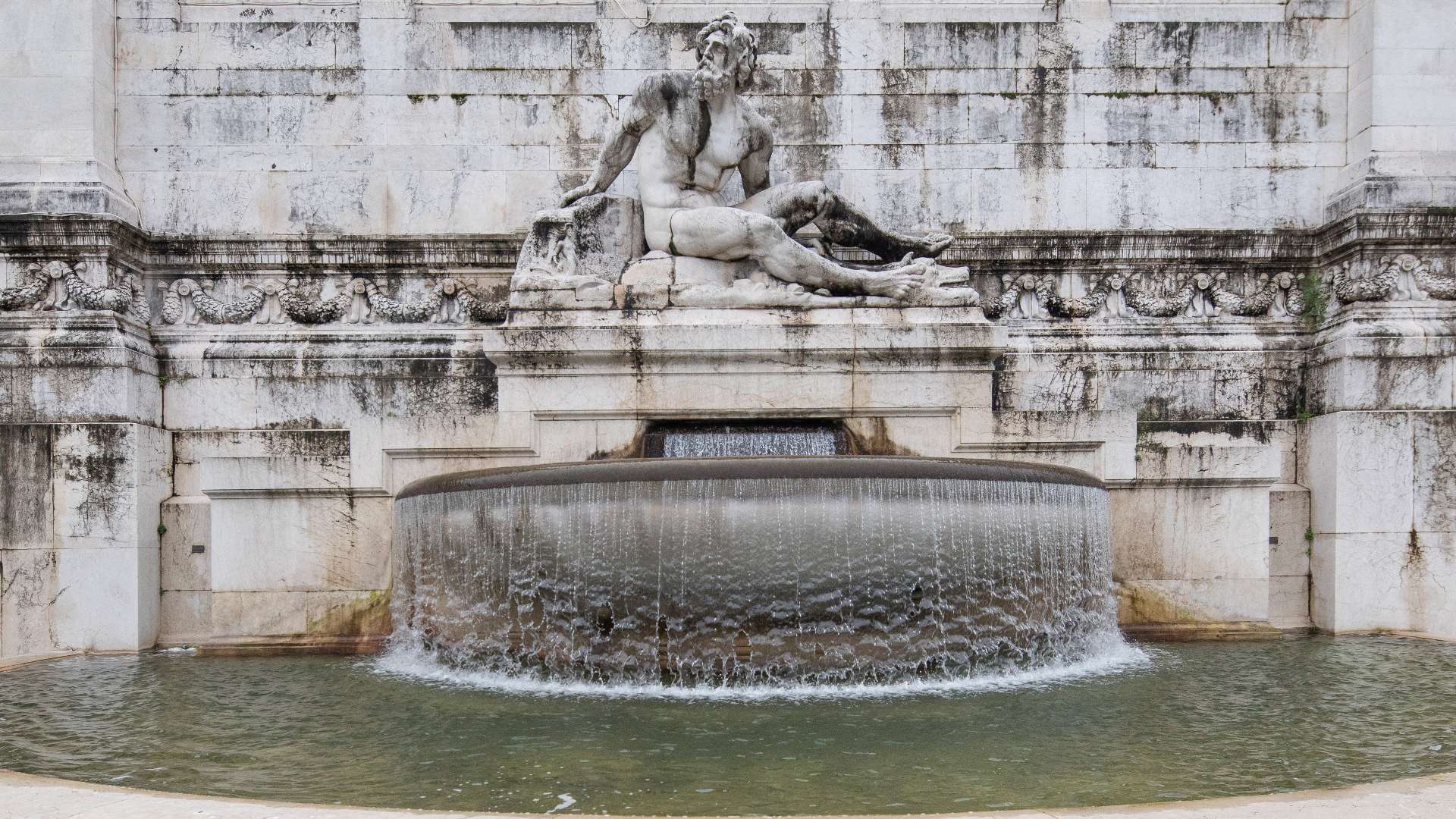 Sculptures of Vittoriano in Rome