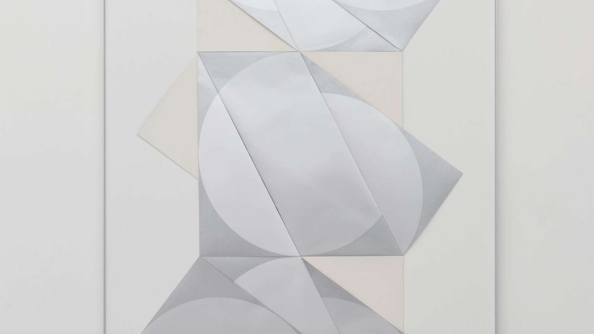 Liao Fei, Cerchi parzialmente oscurati 4, 2022, Colorazione con pennarello su cartoncino argento opaco, 250 &times; 143 cm | Courtesy Liao Fei and Vanguard Gallery