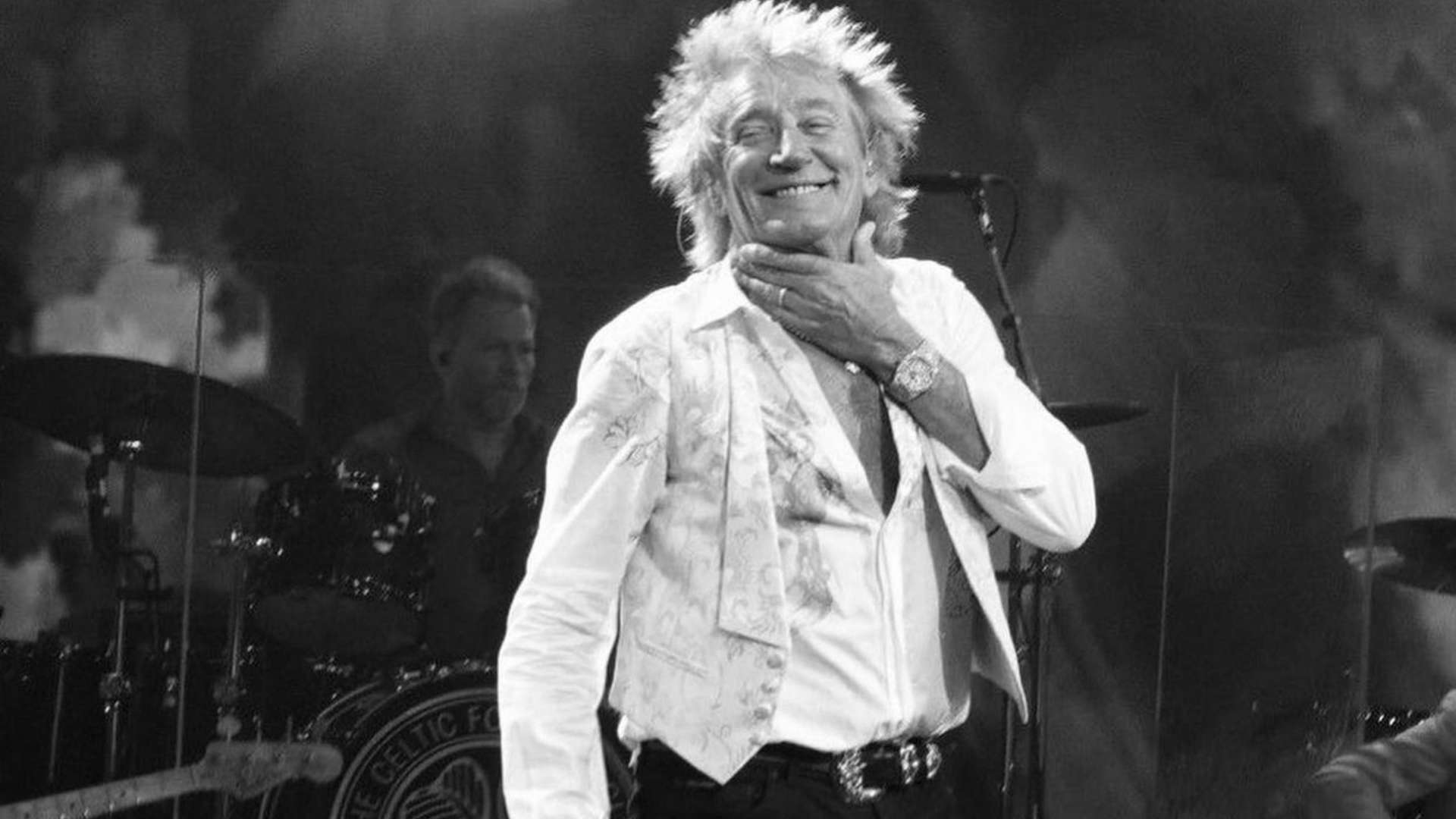 Rod Stewart on stage | Courtesy &copy; Rod Stewart | rodstewart.com