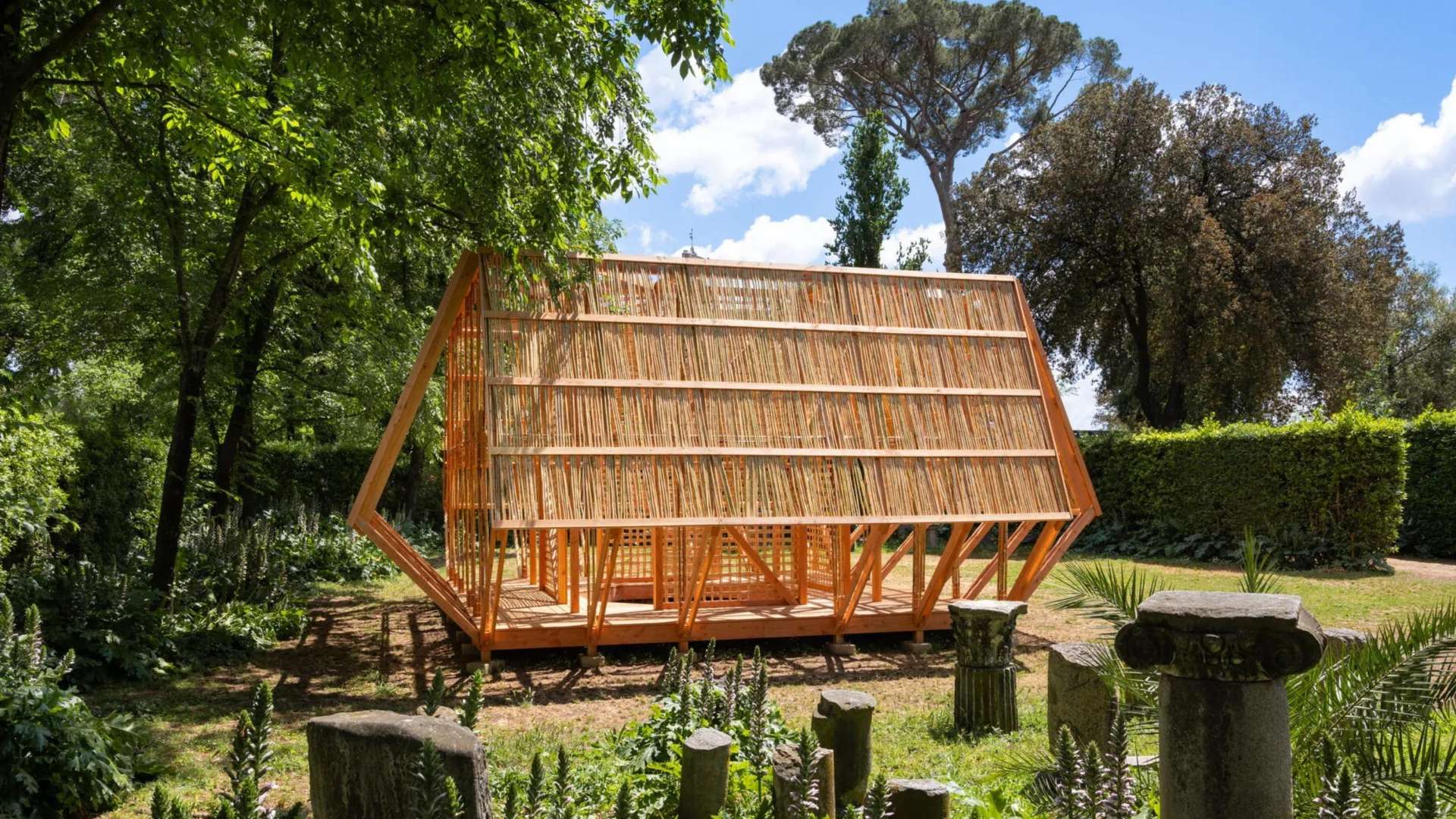 The ARUNDO cabane designed by atelier MARE