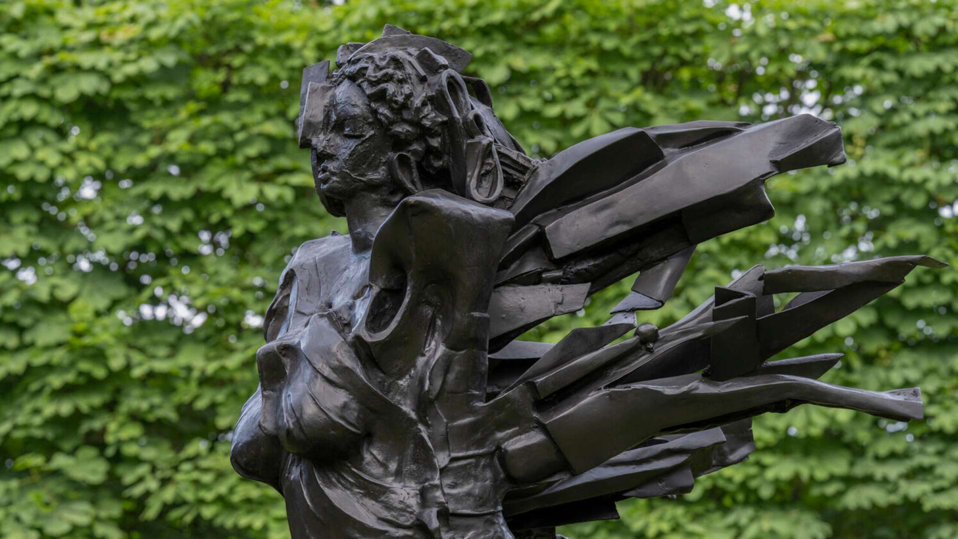 Barbara Chase-Riboud, Africa Rising II dans le Jardin des Tuileries | &copy; Mus&eacute;e du Louvre | Audrey Viger &copy; Barbara Chase Riboud