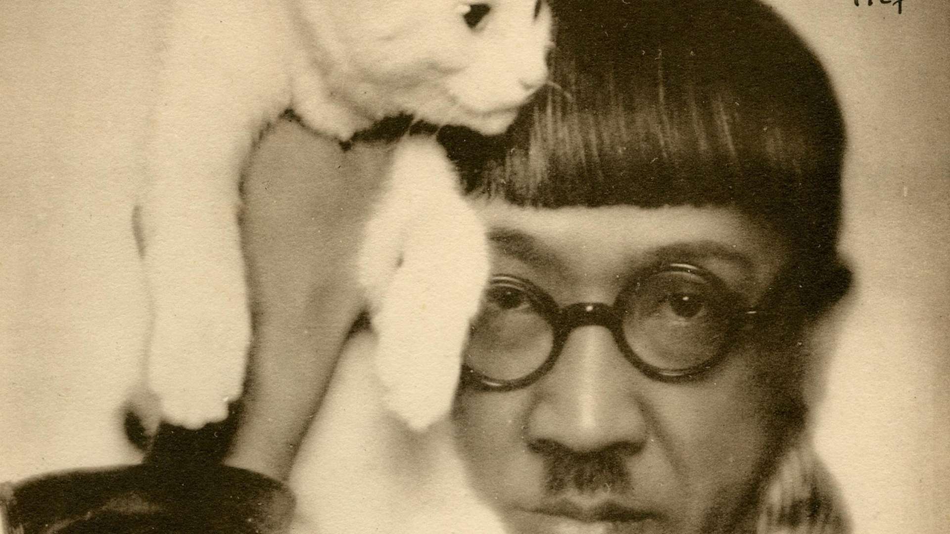 Dora Kallmus (Madame d&rsquo;Ora), Foujita Putting a Cat on His Sholder, 1927, Tokyo University of the Arts | Courtesy Tokyo Station Gallery