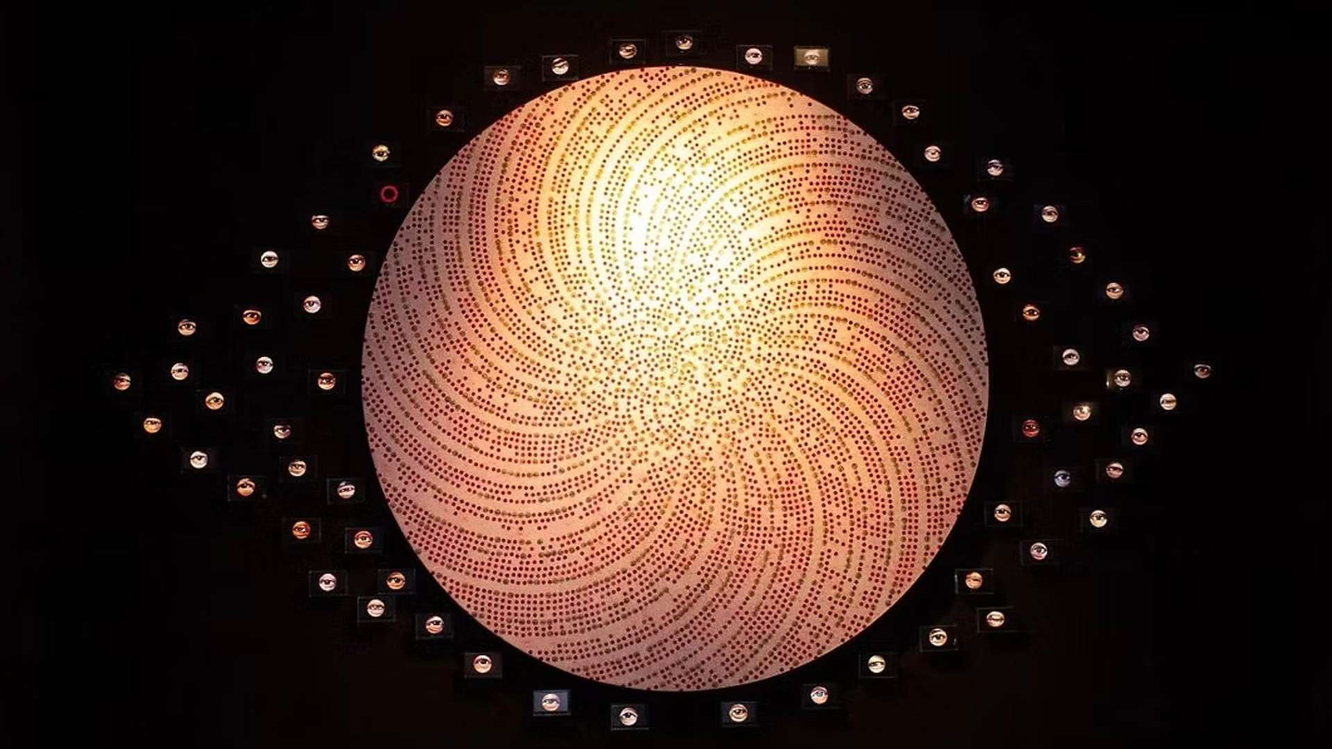Jiaying Liu, 1000 Eyes, 2020, Oil on canvas, Video installation, Raspberry Pi, 4.2 &times; 7.5 m | Courtesy Tang Contemporary Art | &copy; Jiaying Liu