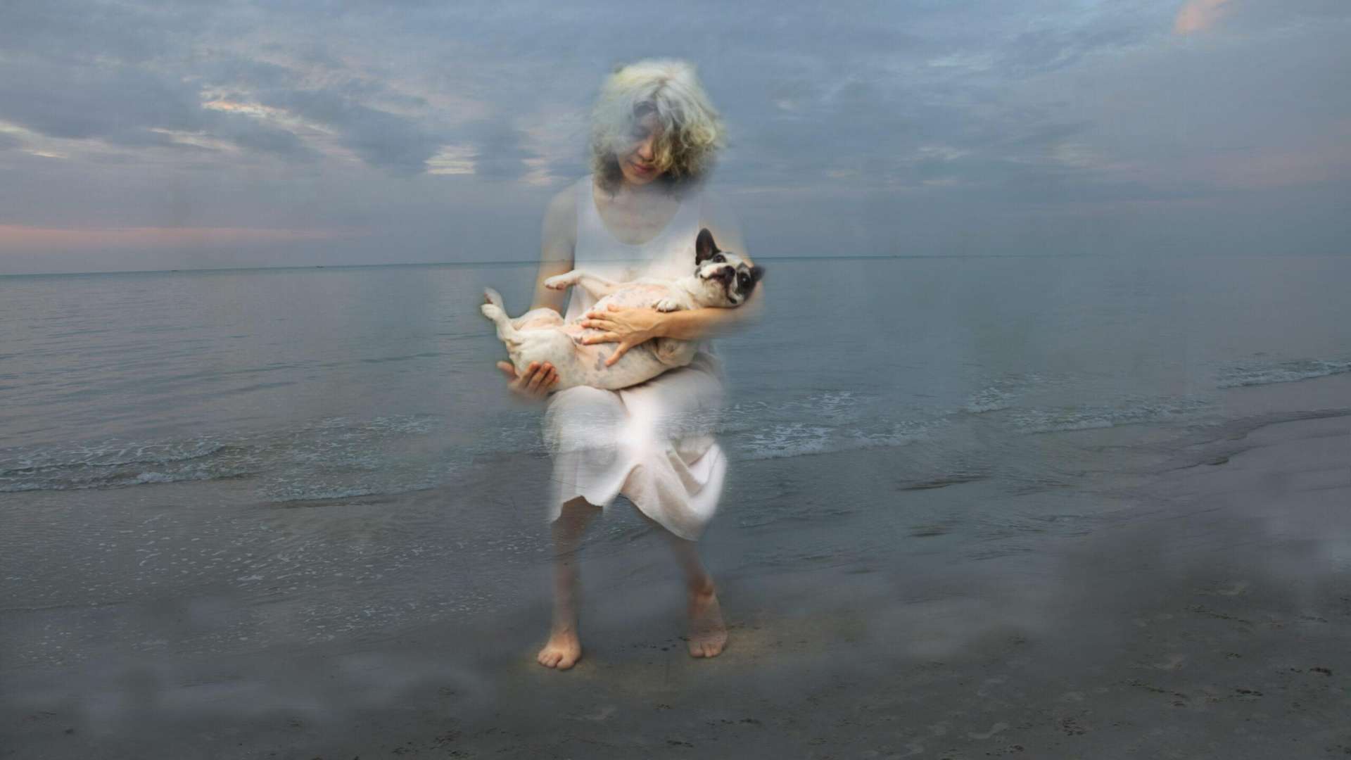 Araya Rasdjarmrearnsook, Pieta, 2014, Remade 2025, Olio su tela, Stampa digitale su tela | &copy; Araya Rasdjarmrearnsook | Courtesy MAIIAM Contemporary Art Museum, Chiang Mai