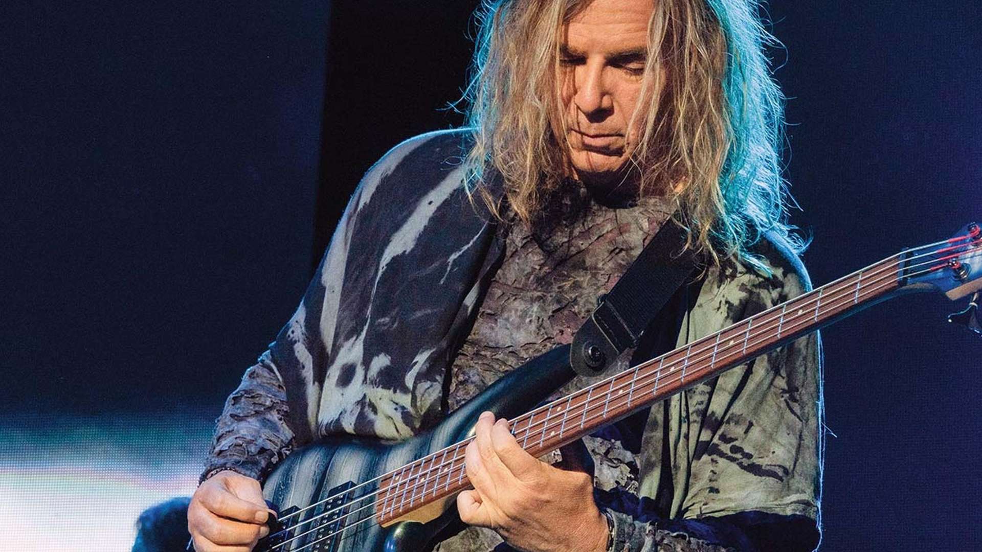 Billy Sherwood of YES in concert | Courtesy &copy; 2022 YesWorld.com | Photo: Gottlieb Bros