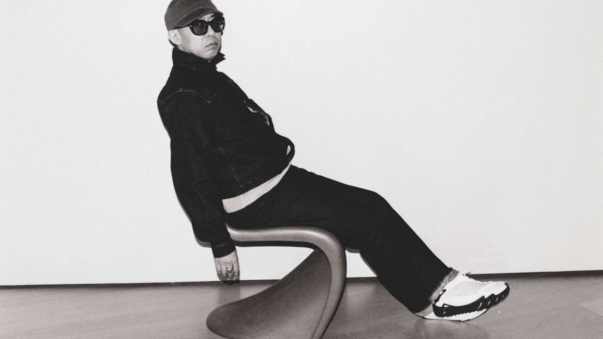 Il designer Nigo fotografato a The Design Museum | Courtesy &copy; The Design Museum, London | Foto: Elliot James Kennedy