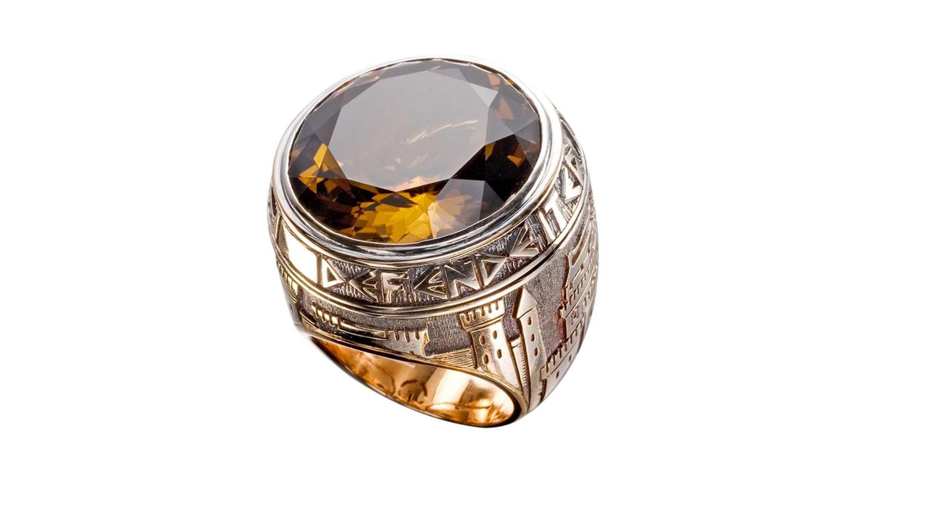 Anello &ldquo;Medioevo&rdquo;, Oro rosa con incisioni, topazio cognac taglio tondo | Courtesy Grimoldi, Milano