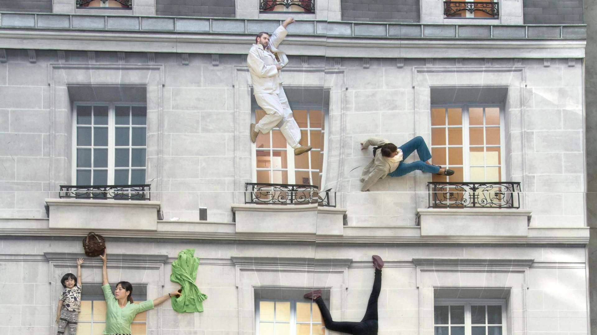 Leandro Erlich, B&acirc;timent, 2004 | Courtesy &copy; Leandro Erlich Studio