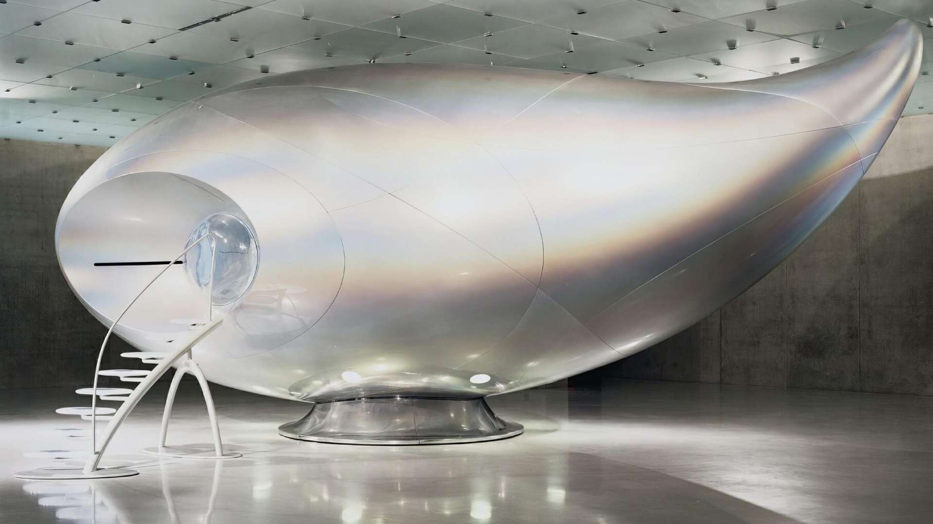 Mariko Mori, Wave UFO, 1999-2002, Kunsthaus Bregenz, 2003 | Courtesy &copy; Mariko Mori | Photo: Richard Learoyd