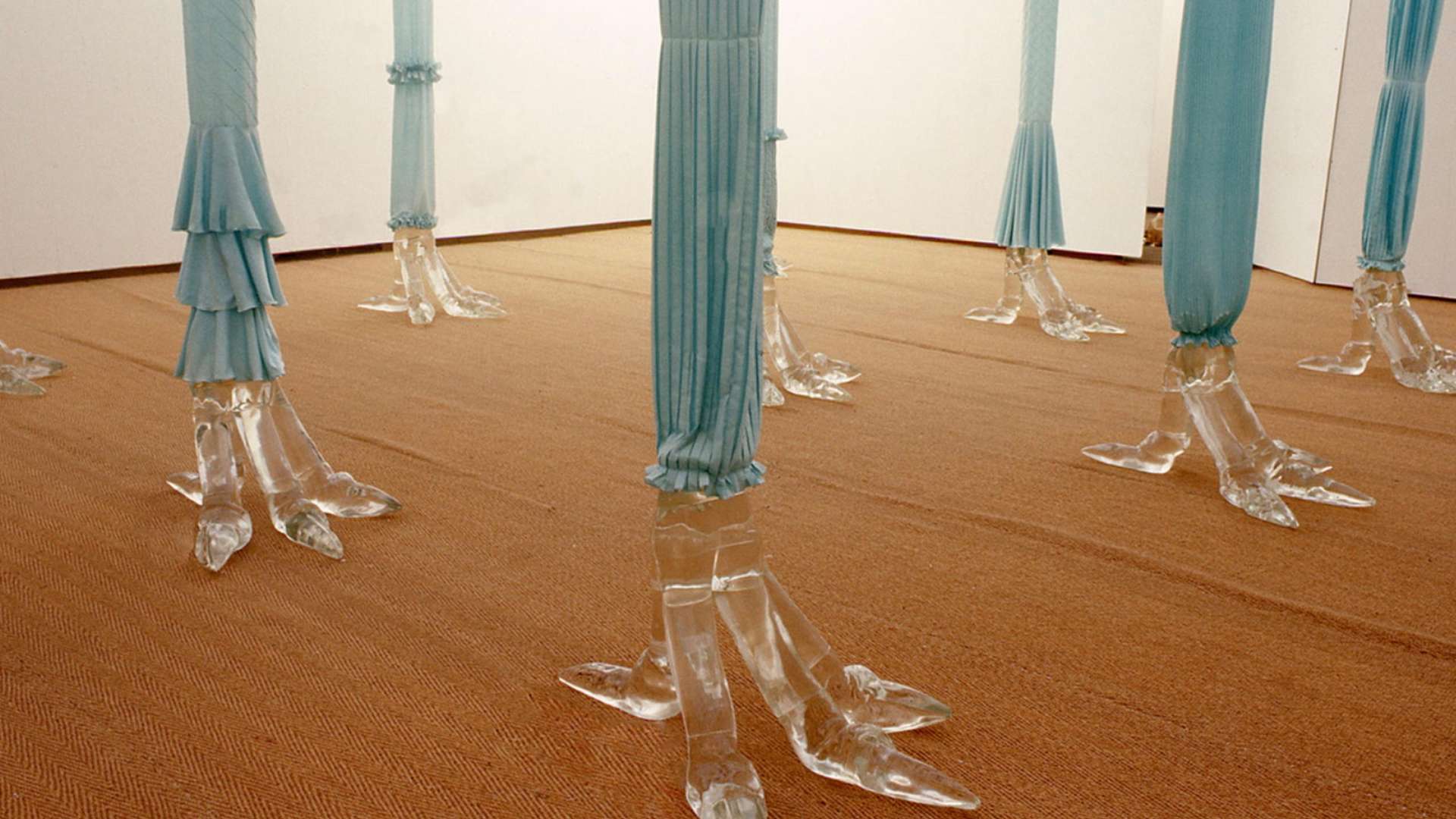 Luciano Fabro, Vetro di Murano e shantung di seta pura (Piedi), 1968-1971, 36th Venice Biennale, 1972 | Courtesy &copy; Archivio Luciano e Carla Fabro | Photo: Luciano Fabro