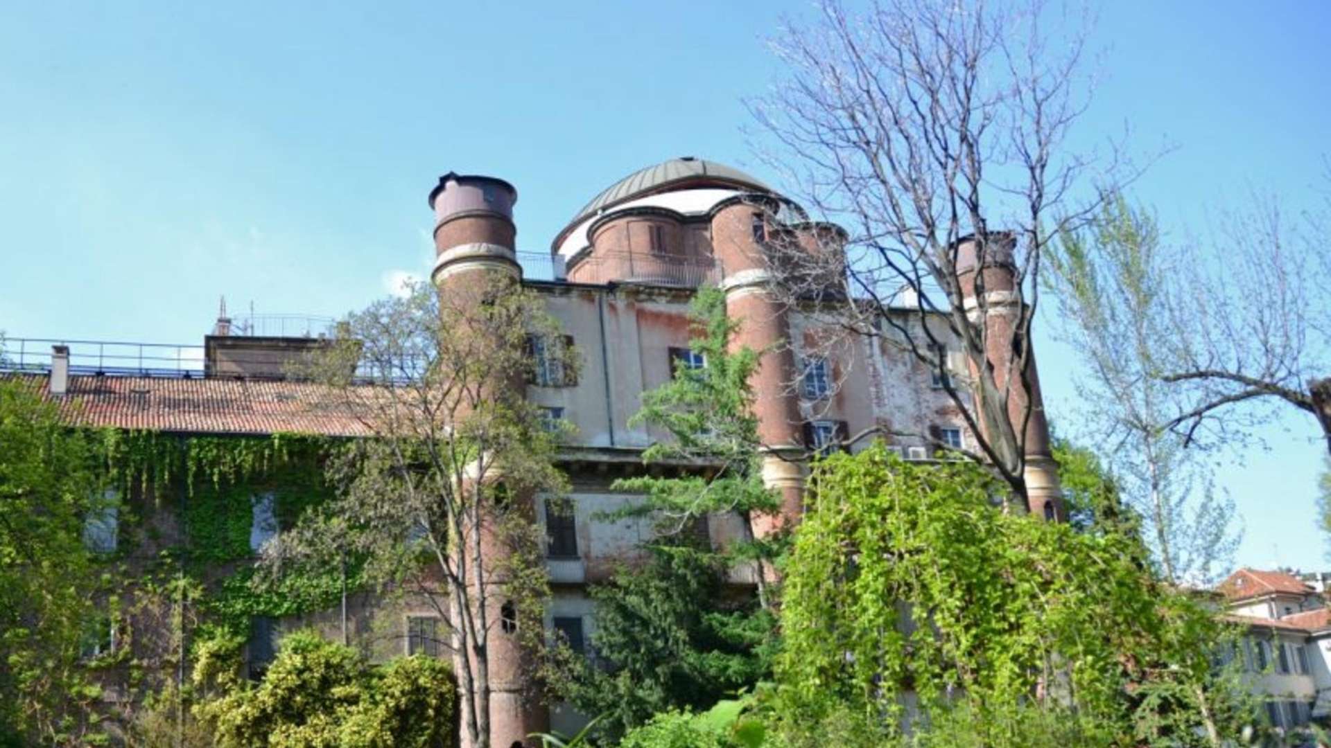 In the Garden of History the Botanical Garden of Brera Bvlgari