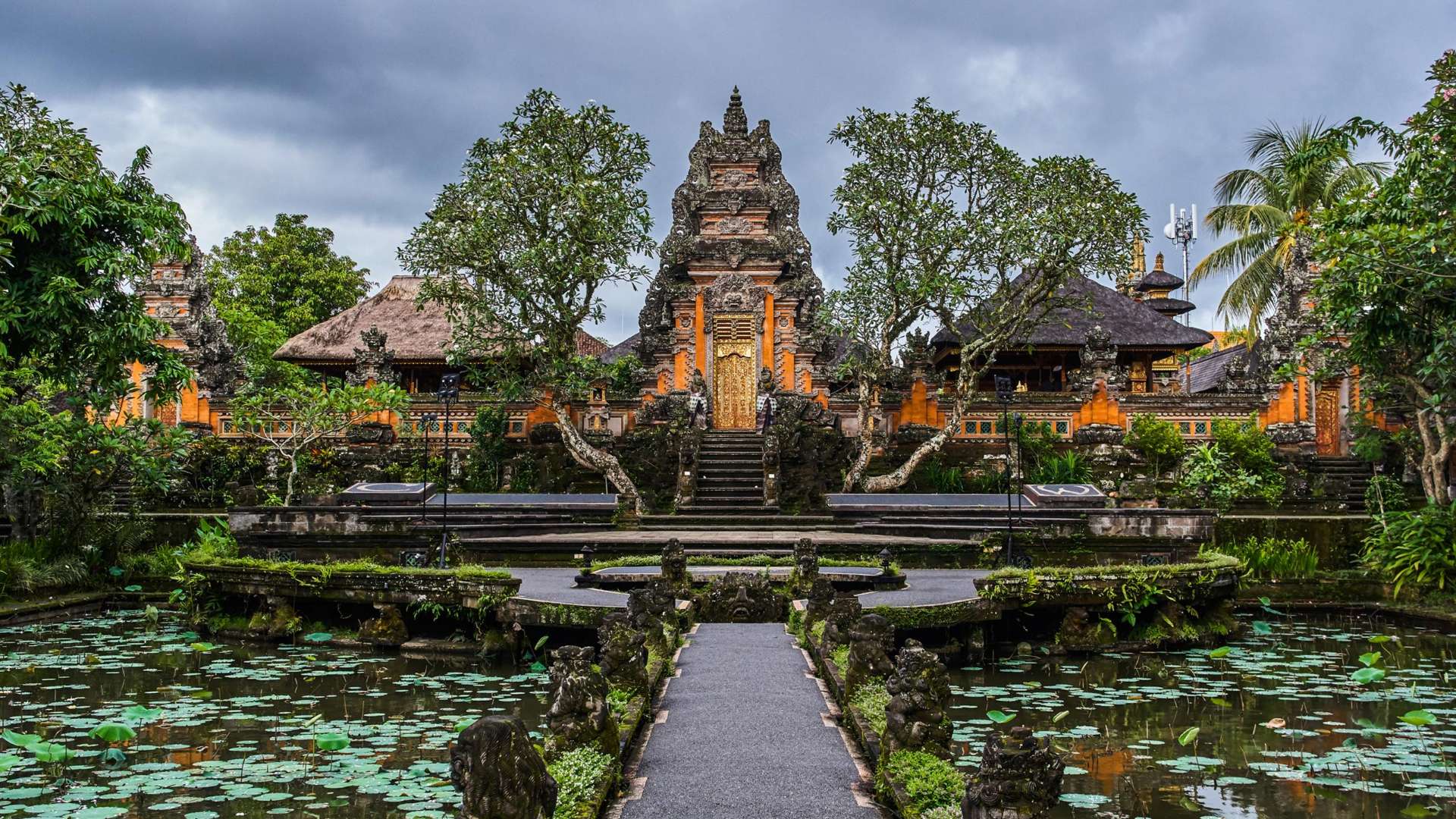 The Magic Of The Palace In Ubud A Place Of Music And Dance Bvlgari 