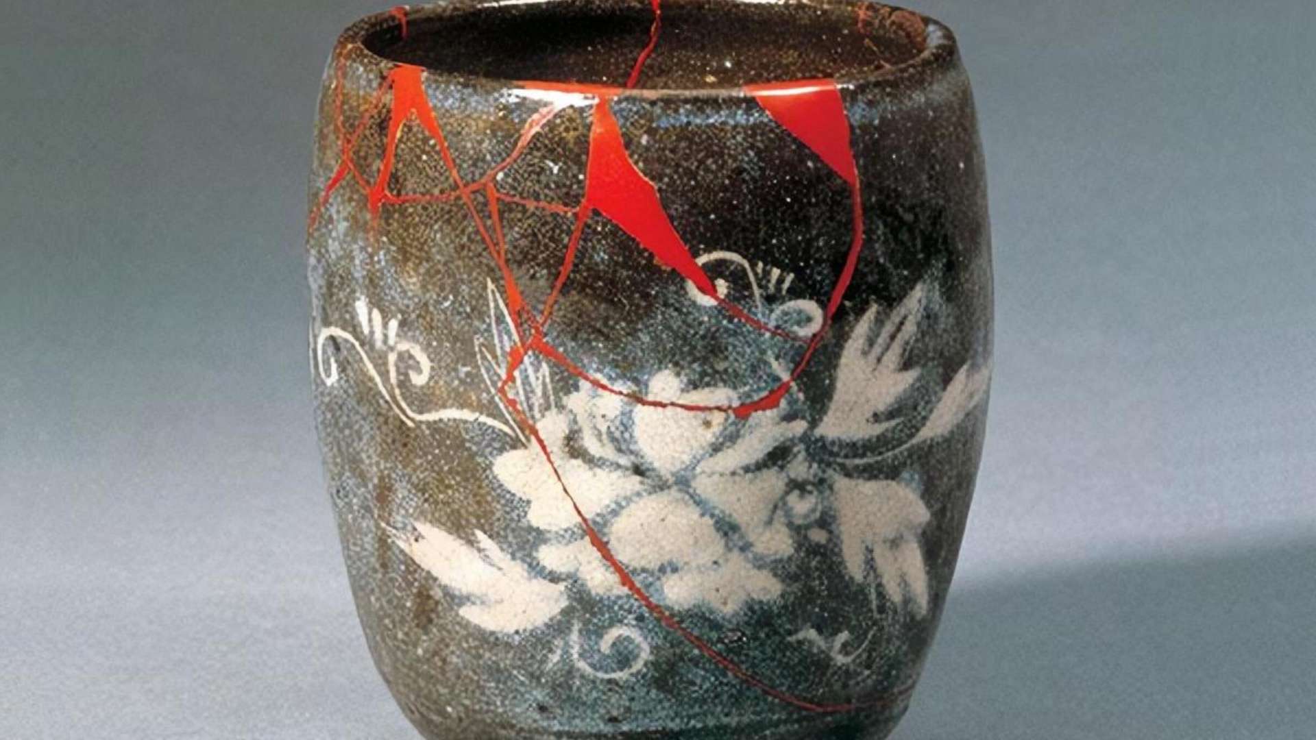 Tea Bowl with peony design in inlay, Edo period, 17th century | Courtesy &copy; Eisei Bunko Museum