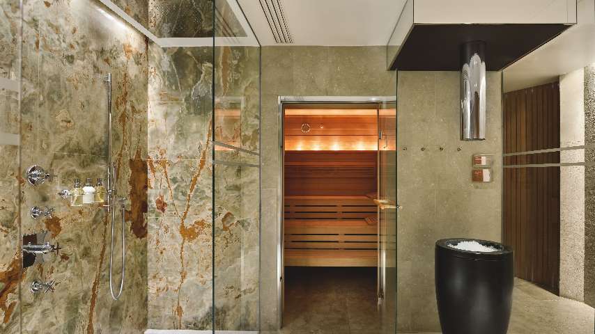 Luxury Spa hotel in London with 